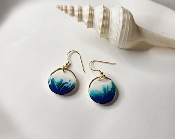 Pendientes océano con degradado de color mar en resina, arcilla polimérica, mar, playa, verano, hechos a mano