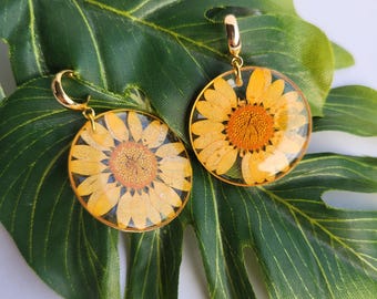 Earrings gold, light orange, dried pressed flower, resin, boho, handmade, summer