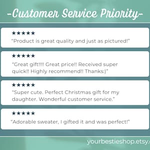 Op de afbeelding: Een turquoise afbeelding met klantbeoordelingen. De tekst 'Customer Service Priority' staat bovenaan. Er worden vier klantbeoordelingen weergegeven, elk met een vijfsterrenbeoordeling en een positieve opmerking over een product. De Etsy shop URL staat onderaan.