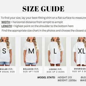 K&ouml;nnte beinhalten: Grafik mit Gr&ouml;&szlig;enangaben und Anweisungen zur Messung von Breite und L&auml;nge eines Shirts. Modelle in wei&szlig;en T-Shirts, Gr&ouml;&szlig;en S, M, L und XL, mit Passformbeschreibungen. Modelldaten: 1,65 m, 59 kg, Brustumfang 91 cm, Taillenumfang 69 cm.