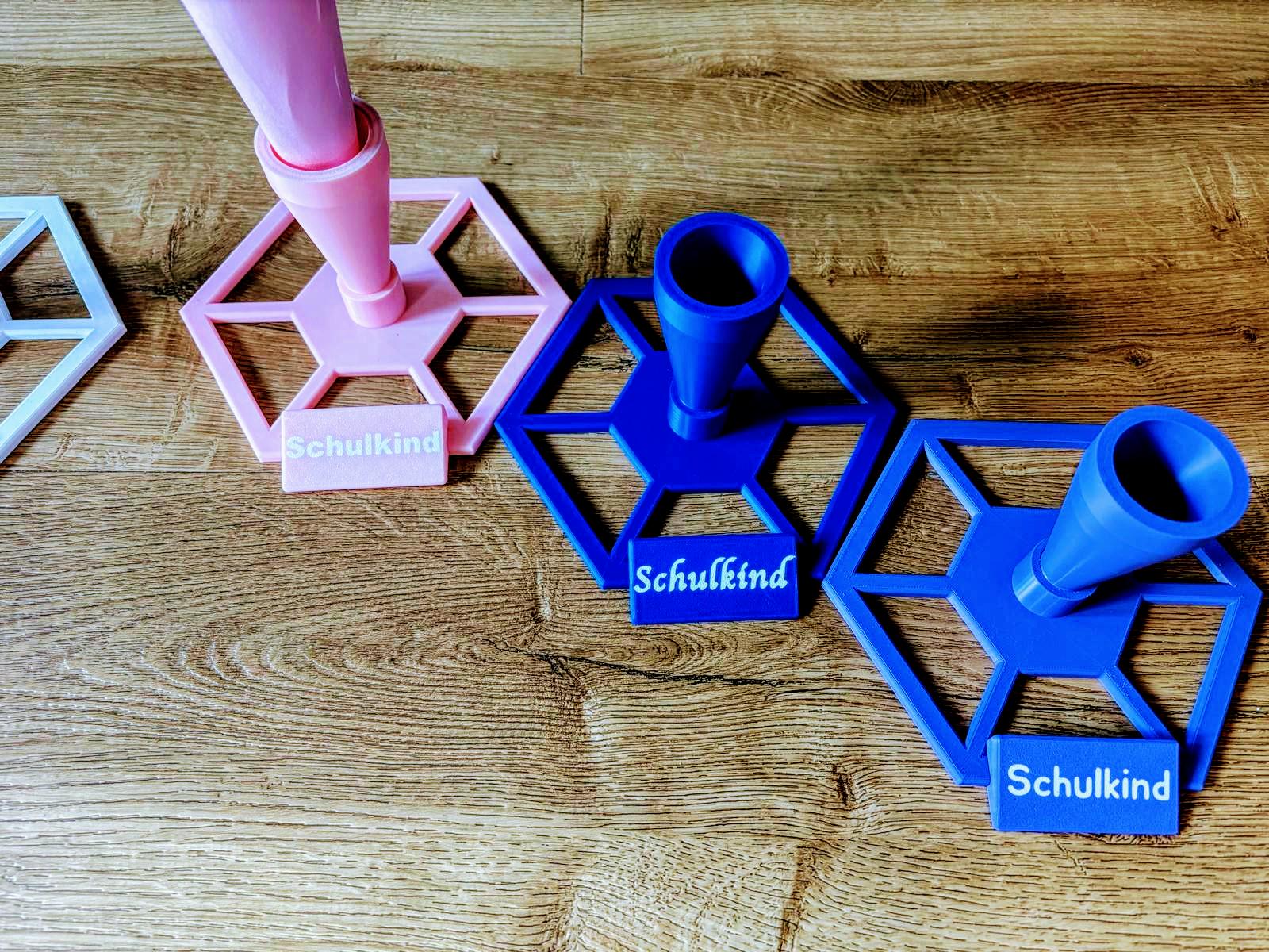 Schultütenständer Mit Spitzenschutz – Für Einschulung, Stabil, In Pink, Blau Oder Weiß, Für 70-85 Cm Tüten