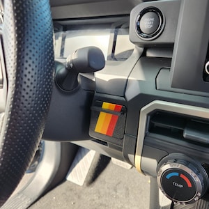 次世代ダッシュキャッシュミニ – 2024年以降のタコマ、2025年以降の4ランナー、2022年以降のタンドラ用カスタムダッシュストレージ