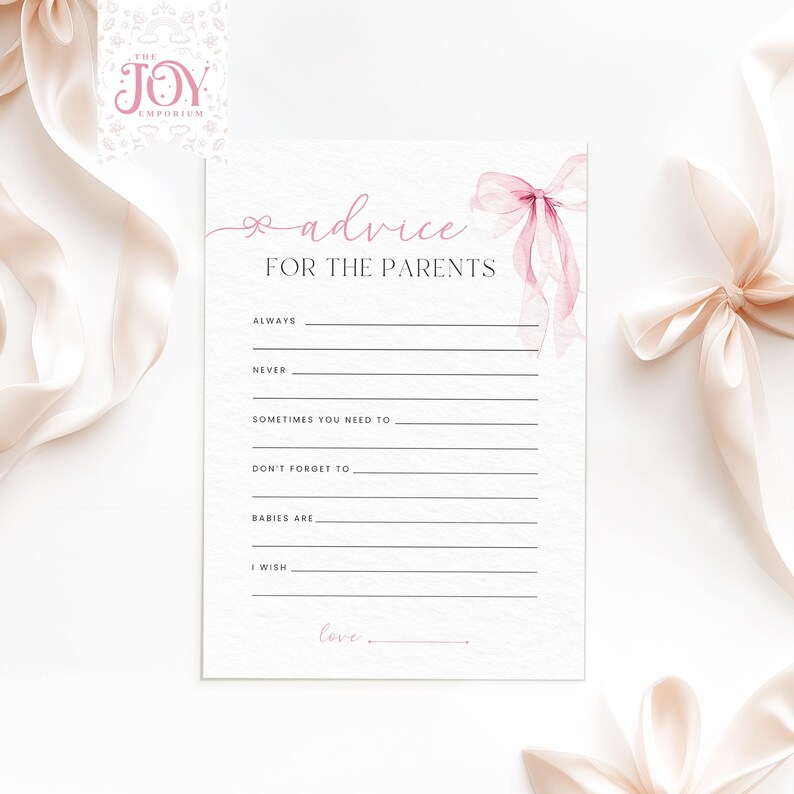 Pode incluir: Um cart&atilde;o de jogo de ch&aacute; de beb&ecirc; imprim&iacute;vel com um la&ccedil;o rosa aquarela e o texto "conselhos para os pais". O cart&atilde;o tem linhas em branco para que os convidados possam escrever conselhos para os novos pais.