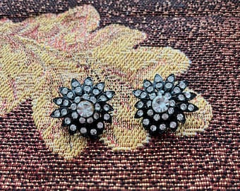 Hollycraft clip on earrings