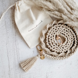 Macrame cell phone chain, crossbody chain, macrame strap, cell phone chain macrame, natural tones with golden carabiner and tassel