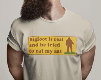 Bigfoot is echt en hij probeerde mijn kont grappig te eten - Unisex T-shirt, meerdere kleuren. Grappig overhemd.