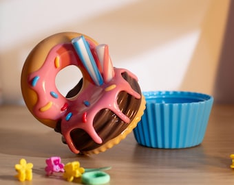 Caja de baratijas con forma de donut y cupcake - Organizador de escritorio con forma de comida falsa, tarro de resina con tapa, decoración de oficina original en tonos pastel, regalo para amantes de la repostería
