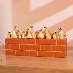 Magnetische opberger voor slakbureau: slakkenbeeldjes van hars met opberglade