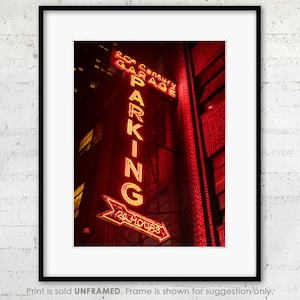 Stampa fotografica "Parcheggio del XX secolo" di New York, foto notturna al neon, cartello di New York City, fotografia artistica, stampa di qualità da galleria