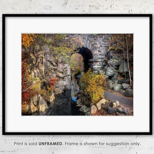 Stampa fotografica "Glen Span Arch" di Central Park a New York, fogliame autunnale al Loch, New York Wall Art