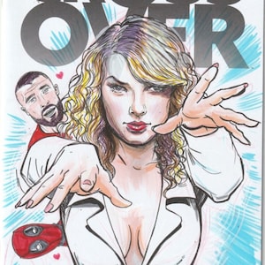 Może przedstawiać: Okładka komiksu zatytułowana Crossover 1 z centralną ilustracją blond osoby w białej marynarce z wyciągniętymi ramionami. Za nią znajduje się brodata osoba w czerwonej koszuli oraz postać w czerwonej masce na niebieskim szkicowanym tle.