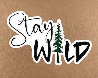 Adesivo Stay Wild, decalque de aventura para acampamento e caminhada para janela de carro, adesivo de presente para amantes da natureza ao ar livre para garrafa de água, adesivo para laptop floresta