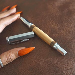 Segmentierter Holzdrehstift - Handgesponnener Multi-Holzstift, handgefertigtes Chefgeschenk
