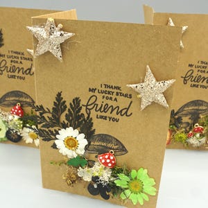 Tarjeta de felicitación Tarjeta de felicitación con forma de hongo - "Agradezco a mi buena suerte tener un amigo como tú"