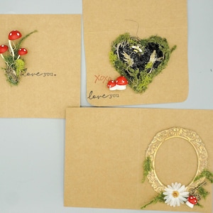 Set di biglietti d'auguri con ciondolo a forma di fungo rosso / 3 biglietti fatti a mano con vero muschio / Ecologici e ispirati alla natura