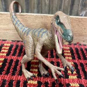 Jurassic World Velociraptor Figure Delta
