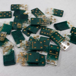 Customizable handmade resin dominoes, customized dominoes, gold dominoes, personalized gifts, coloured resin, domino’s game