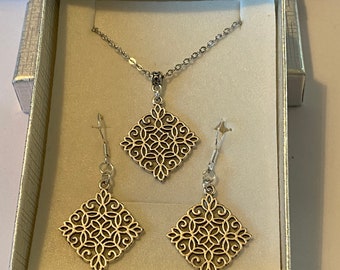 Antique Silver Colour Jewellery Set, Vintage Style Earrings & Necklace, Women Jewellery Set, Elegant Jewellery Set, Gift Box Silver