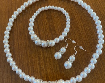 Elegant graduating pearl necklace, bracelet and earrings  wedding, special occasions jewelry set