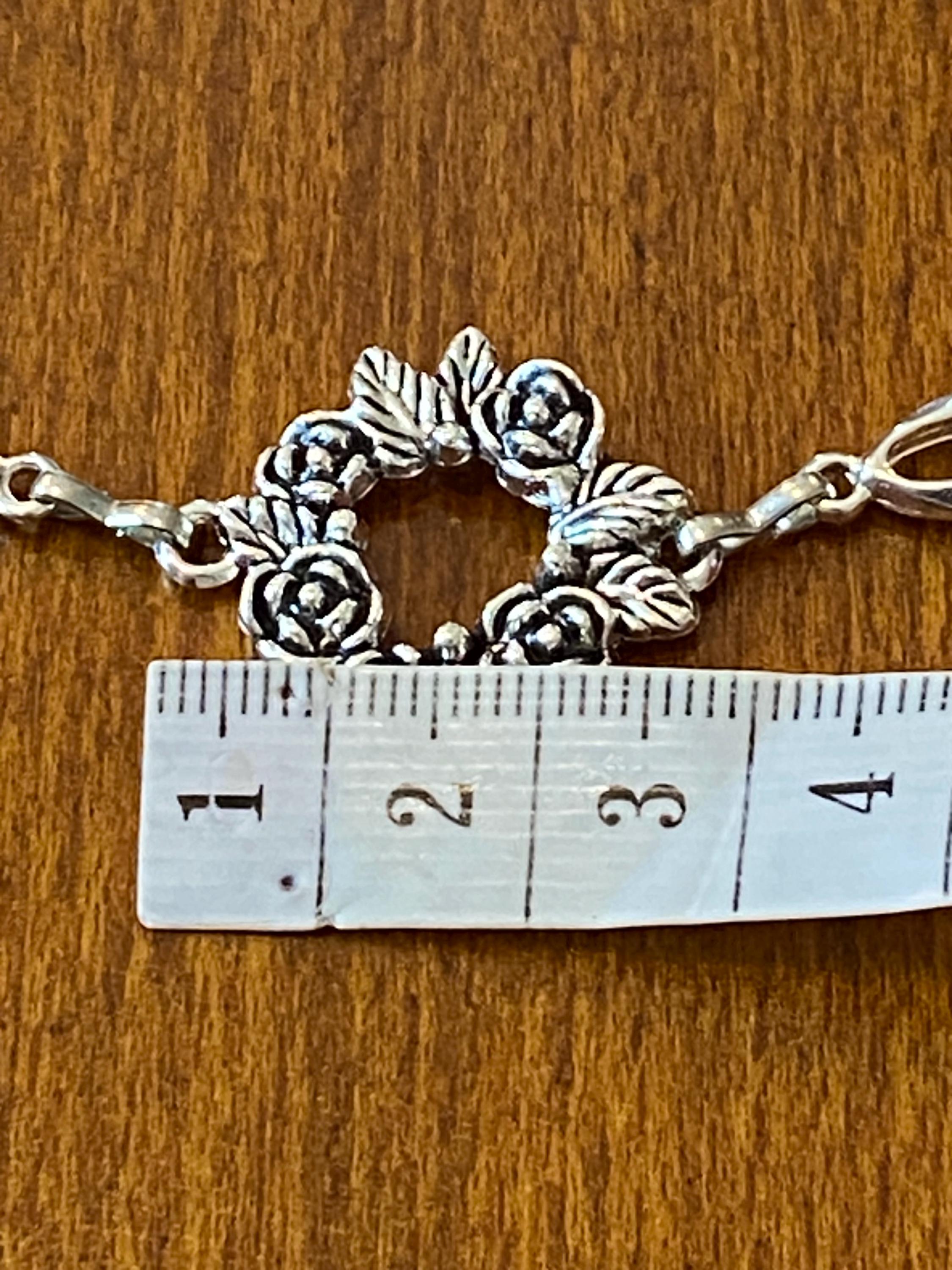 Elegant Silver Chain Belt with Black Flower Accent Antique Silver Flower Wreath Chain Belt: Adjustable Metal  main image 2