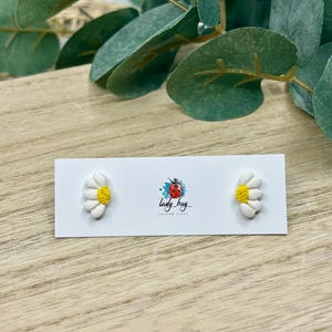 Daisy Stud Earrings | Handmade Polymer Clay Jewelry | Spring Flower Earrings | Hypoallergenic Gift for Her | Floral Clay Studs | Daisy Studs