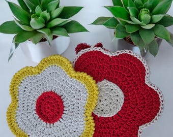 Daisy Washcloth Set ~ Pot Holder Set Crocheted in Refined 100% Cotton -