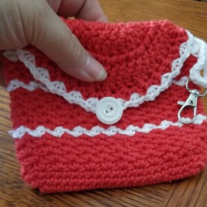 Pequeño monedero/dije de ganchillo para bolso, llavero mini para complementar tu bolso favorito y guardar pequeños objetos esenciales. Versátil, funcional y con estilo.