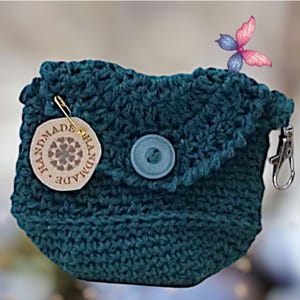 Monedero, tarjetero o llavero con dije para monedero, ideal para mujeres amantes de los accesorios. Versátil, funcional y elegante para el día a día.