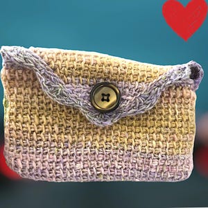 Cartera pequeña con dos bolsillos. Guarda tus gafas, teléfono, maquillaje o dinero. Un regalo versátil y elegante. Diseñada para el día a día.