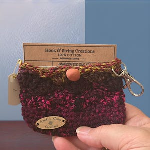 Tarjetero, colgante para bolso, minibolso para auriculares, tarjetas de regalo o de visita. Llavero para tu bolso favorito. Un elegante tarjetero de crochet.