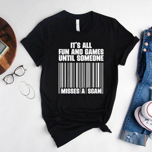 Funny Postal Worker Shirt: Missed Scan Post Office Attire Tee 画像 4