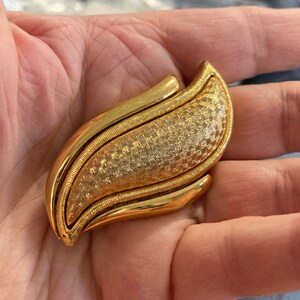 Vintage Monet Leaf Brooch – Textured Gold-Tone Mid-Century Pin