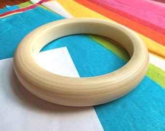Vintage Cream Ivory Ribbed Bangle Bracelet, Chunky Neutral Modernist Jewelry