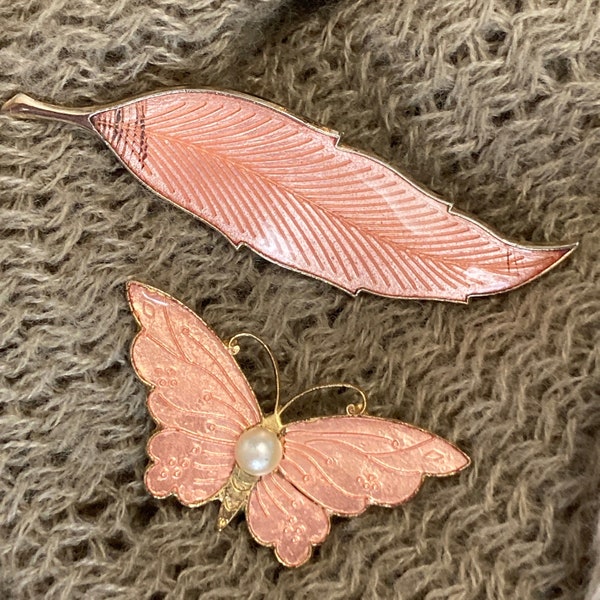 2 Pins, Pink Butterfly & Leaf Set - Vintage Elegant Duo, classic pairing
