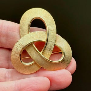 Gold Knot Brooch - Etsy