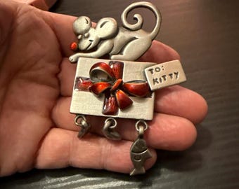 Vintage Tona Pewter Gift Box Brooch – Mouse on Present with Red Enamel & Charms