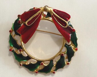 Vintage Enamel Holly Wreath Brooch with Red Bow – Gold-Tone Christmas Pin