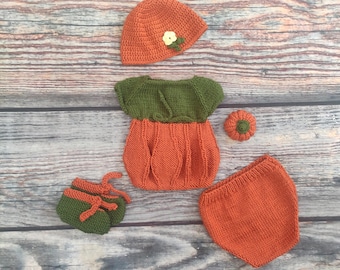 Hand-Knitted Newborn Pumpkin Costume: Baby Halloween Outfit & Photo Prop