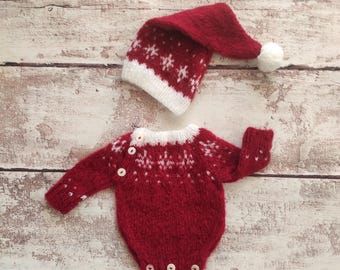 Newborn Christmas Outfit – Baby Santa Bodysuit and Hat – First Christmas Photo Prop – 0-3 Months Holiday Set – Baby Shower Gift Idea