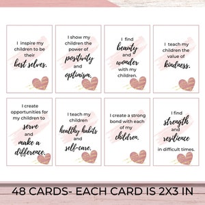 Puede incluir: Conjunto de 48 tarjetas imprimibles con acentos rosados y dorados. Cada tarjeta presenta una afirmaci&oacute;n positiva para los maestros, como "Inspiro a mis alumnos a ser sus mejores versiones." y "Encuentro belleza y maravilla con mis alumnos."