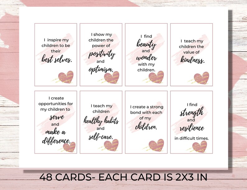 Puede incluir: Conjunto de 48 tarjetas imprimibles con acentos rosados y dorados. Cada tarjeta presenta una afirmaci&oacute;n positiva para los maestros, como "Inspiro a mis alumnos a ser sus mejores versiones." y "Encuentro belleza y maravilla con mis alumnos."