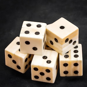 Viking Bone Dices set of 5– Hand-Carved Medieval Gaming Dice | Norse Pagan Style | Natural Vintage Look | DnD RPG & Collector Gift