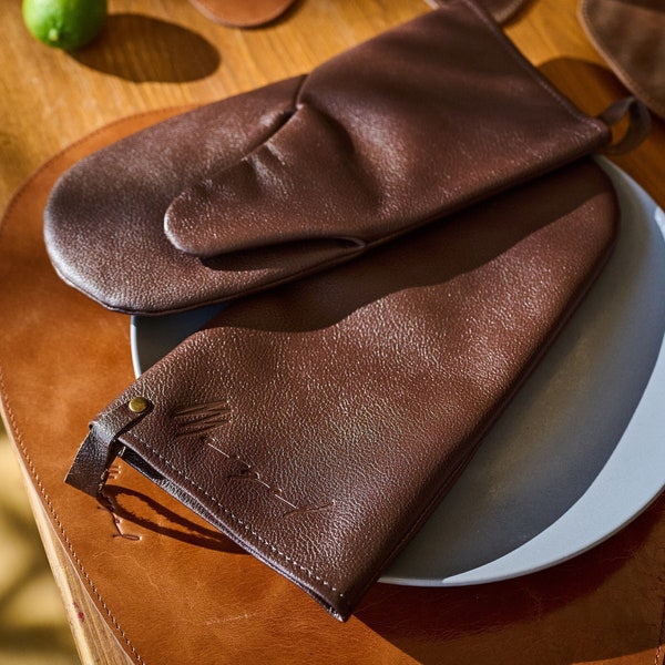 Gant de four en cuir 2 pièces de luxe fabriqué à la main pour un usage domestique, parfait pour le four ou la cheminée. Cadeau exquis de gant de cuisine Kitchener, fabriqué avec soin.