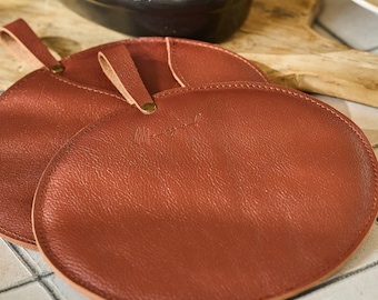 Hand-stitched Leather Potholdes, Heat-Resistant for Oven and BBQ Use, Practical and Іtylish Сhef Accessory, Upscale Gift for Cooking Lovers