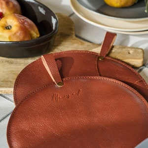 Hand-stitched Leather Potholdes, Heat-Resistant for Oven and BBQ Use, Practical and Іtylish Сhef Accessory, Upscale Gift for Cooking Lovers image 2
