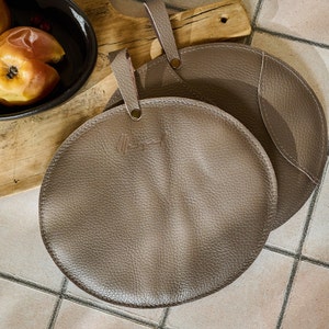 Beige Leather Premium Potholder, Handcrafted Heat-Resistant Kitchen Accessory, Protection for Home Cooks and Chefs, Elegant Gift for Family