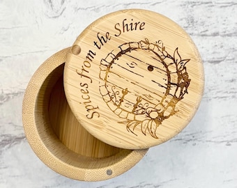 Bambus Salz Box | Hobbit-inspirierte Shire Küchendekoration, Cottagecore Zubehör | Fantasie Geschenke | einzigartiges Geschenk | witziges Geschenk
