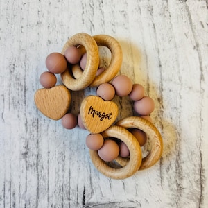 Sonajero de madera grabado personalizado para bebé niña o niño, bolsa de regalo, anuncio de nacimiento, rosa y azul, decoración para baby shower, recuerdo de fiesta