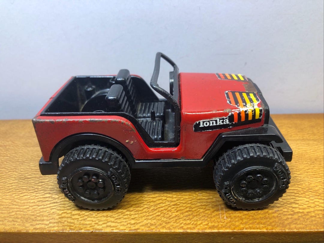 Petite Jeep Tonka Vintage Rouge – Acier Pressé – Fabriquée Aux USA – Années 60 – 15 Cm
