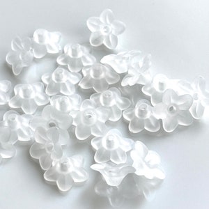 25 -  10x4mm Matte White Acrylic Flower Beads #1193 ••••••